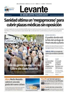 RÍOS DE GENTE EN UNA FIRA DEL LLIBRE SIN CLARO FAVORITO